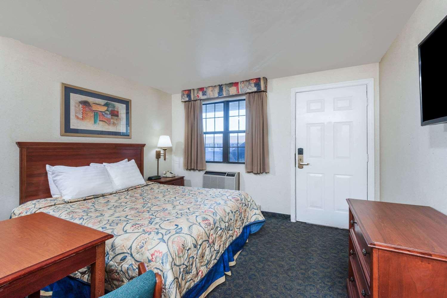 Knights Hotel 2*