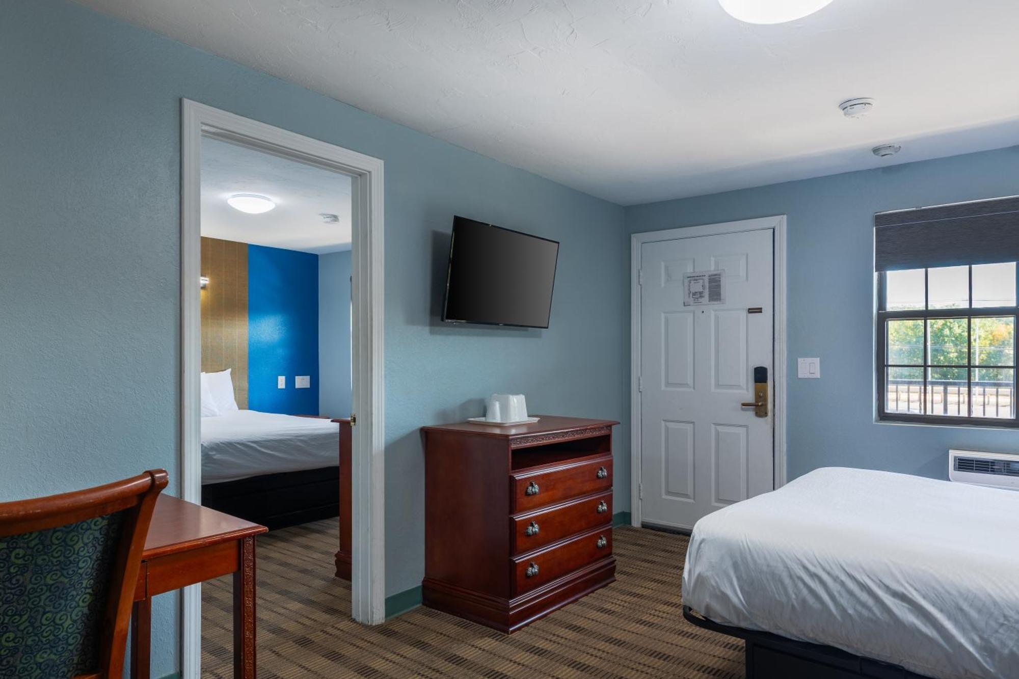 Knights Hotel 2*